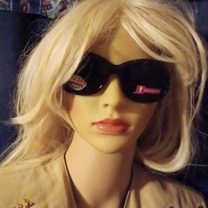 NWT - Foster Grant Luxury Fashion Sunglasses Resort 457310-1